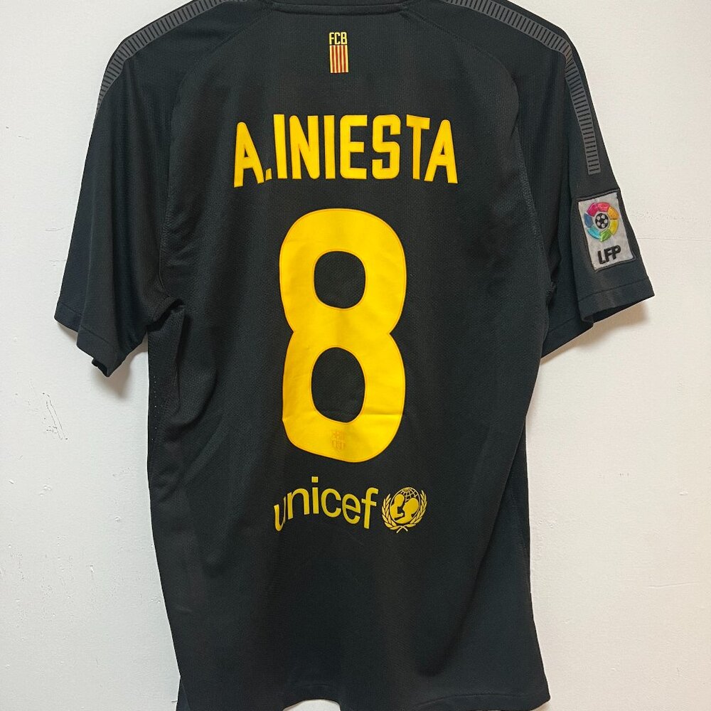 Barcelona 2011-12 Iniesta Away JERSEY KIT
